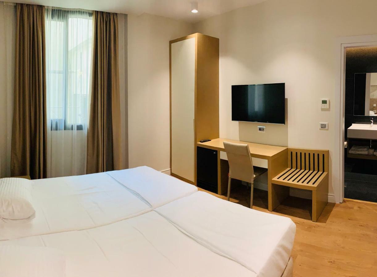 Marina Premium Hotel & Apartment Vlorë 外观 照片